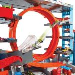 HOT WHEELS Ultimative Garage mit Hai-Angriff, inkl. 2 Spielzeugautos