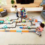 Ultimate Garage Assault du robot T-Rex, avec 2 voitures incluses, Hot Wheels