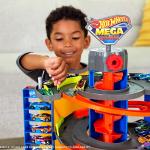 Hot Wheels, City Mega Garage, Twist Playset con Ascensore a Spirale e Oltre 60 Posti Auto, Include 1 Macchinina, GTT95
