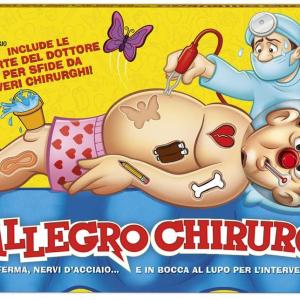 Der fröhliche Chirurg Hasbro wird Arzt und behandelt den Patienten