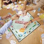 Monopoly Classic, Brettspiel für Familien und Kinder ab 8 Jahren