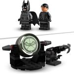 LEGO DC Inseguimento sulla Moto di Batman e Selina Kyle, Giocattolo con Bat-Segnale che si Illumina al Buio, 76179