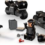 LEGO DC Inseguimento sulla Moto di Batman e Selina Kyle, Giocattolo con Bat-Segnale che si Illumina al Buio, 76179