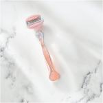 Gillette Venus ComfortGlide Women's Spa Breeze Rasierklinge, 1 Griff und 2 3-Klingen-Rasierklingen für Damenrasierer, für eine lang anhaltende, gründliche Flüssigkeitsrasur.